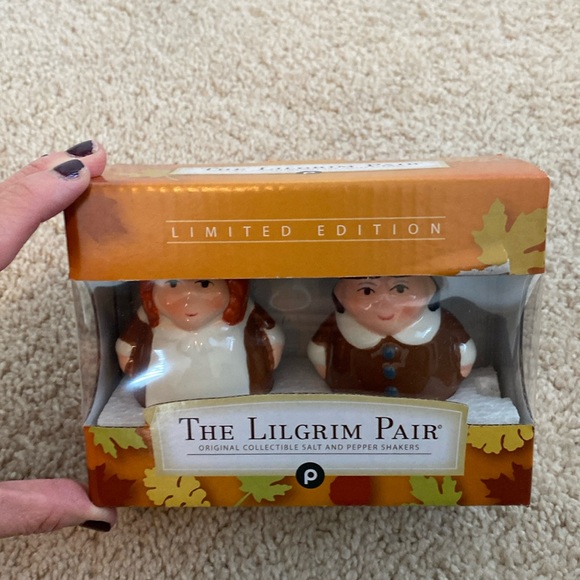 NEW The Pilgrim Pair Salt And Pepper Shakers Limited Edition Lilgrim Publix‎ - Picture 1 of 3